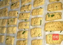 How to make green onion-flavored biscuits.Illustration 7