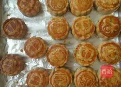 Illustration of how to make Cantonese-style mooncakes 8