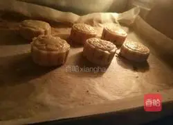 Illustration of how to make five-nut mooncakes 6