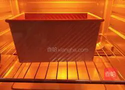 Illustration of how to make chives and meat floss toast 18