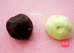 Illustration of how to make two-color biscuits 8