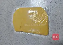 Illustration of how to make five-nut mooncakes 4