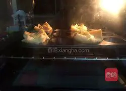 Illustration of how to make cheese salad toast cup 9