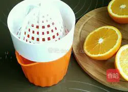 Illustration of how to make sugar and orange bread rolls 1