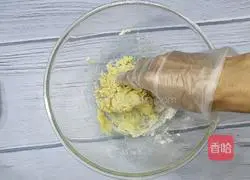 Illustration of how to make bean paste mooncakes 4