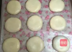 Illustration of how to make fresh meat mooncakes 18