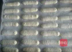 Illustration of how to make finger biscuits 7