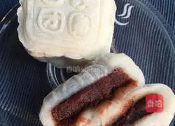 Illustration of how to make snowskin mooncakes with red bean paste filling 4