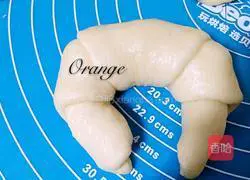 Illustration of how to make seaweed cheese croissants 8