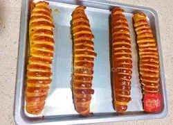 Illustration of how to make caterpillar bread 14