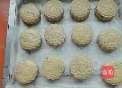 Illustration of how to make black rice stuffed mooncakes 27