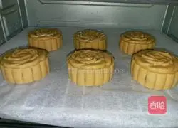 Rose-filled mooncake Illustration of how to do it 8