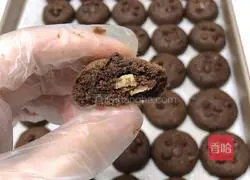 Illustration of how to make soft chocolate almond cookies 13