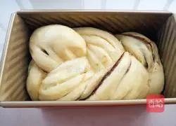 Illustration of how to make bean paste and crispy toast 12