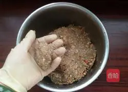 Sesame oil five-nut mooncake filling Illustration of how to do it 8