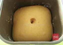 Illustration of how to make pumpkin and meat floss bread 9