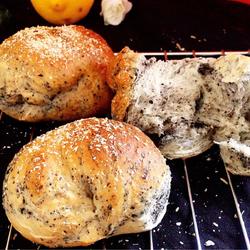 black sesame bun