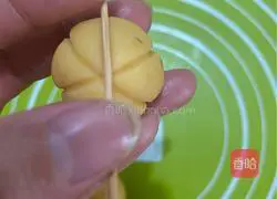 Halloween Spider Pumpkin Cookies Recipe Illustration 8