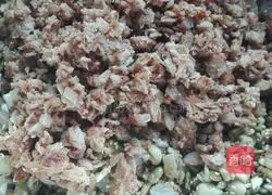 Illustration of making five-nut barbecued pork mooncakes 2