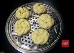 Milk flower-shaped buns recipe 13