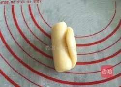 Illustration of how to make crispy five-nut mooncakes 8