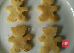 Illustration of how to make Little Bear Butter Biscuits 7
