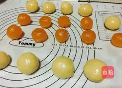 Illustration of how to make fruity mooncakes 3