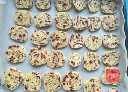 Illustration of how to make cranberry sesame biscuits 4