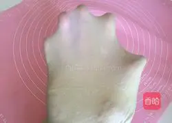 Illustration of how to make matcha honey bean toast 3