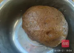 Illustration of how to make rose mixed sugar mooncakes 6