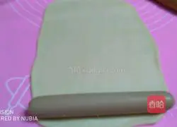 Illustration of how to make caterpillar ham buns 6