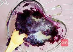 Illustration of how to make low-calorie purple potato bread 2