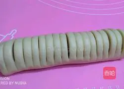 Illustration of how to make caterpillar ham buns 7