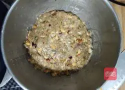 Illustration of making five-nut mooncakes 2 