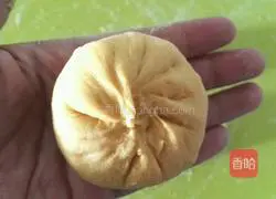 Illustration of how to make pumpkin and meat floss bread 12