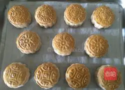 Illustration of how to make jujube mooncakes 17