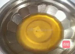 Cantonese egg yolk bean paste Illustration of how to make moon cakes 3