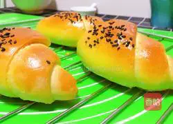 Illustration of how to make croissants 1