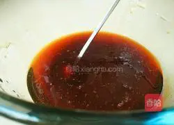 Illustration of how to make five-nut mooncakes 1