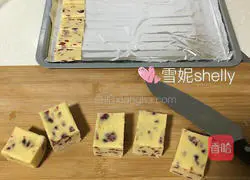 Illustration of how to make cranberry cookies 6