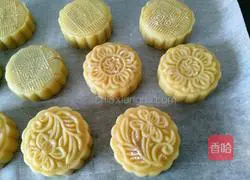 Illustration of how to make sugar-free five-nut mooncakes 11