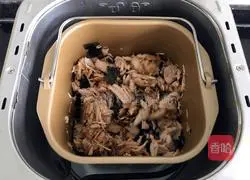 Illustration of how to make meat floss in bread machine 12