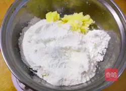 Illustration of how to make milk-flavored crispy meal buns 5