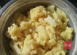 Illustration of how to make custard filling (moon cake filling) 13