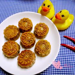 Cantonese style mooncakes