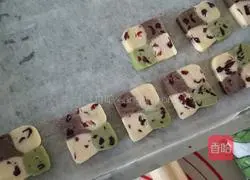 Illustration of how to make color-blocked cranberry cookies 11