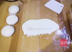 Illustration of how to make a bunny eat radish bread 8