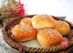 Illustration of how to make meat floss and ham bread 14