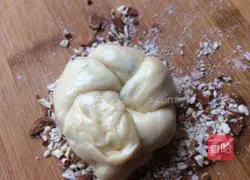 Illustration of how to make raisin almond bread 11