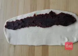 Illustration of how to make caterpillar bread 6